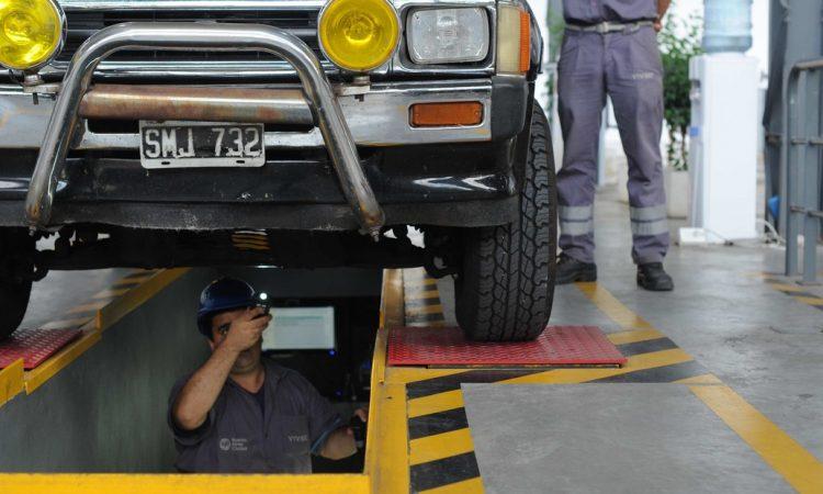 En vísperas de las vacaciones, el costo de la Verificación Técnica Vehicular subió un 33% 