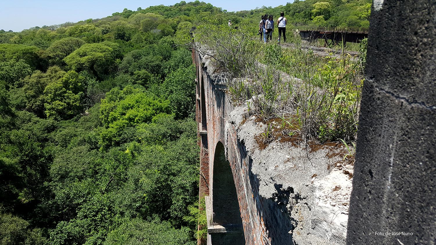 EN LA CIMA. El viaducto mide 21 metros de altura.