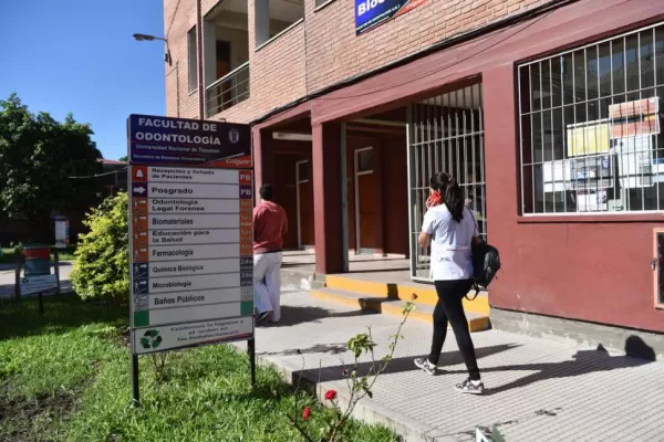 Estudiantes de Odontología reclaman la vuelta de la práctica final obligatoria