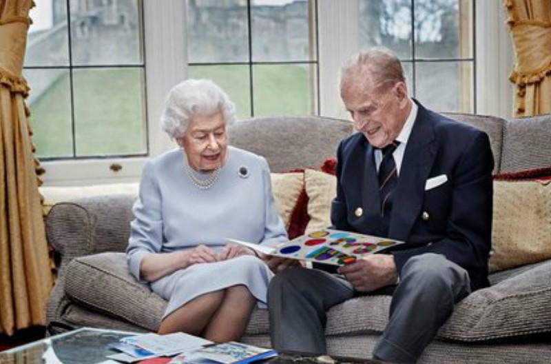 La Reina Isabel y su esposo Felipe celebran su 73 aniversario de bodas