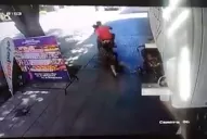Video: motochorros arrastraron a una mujer por una vereda de Barrio Norte para robarle