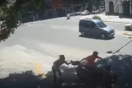 Arrastrar a las víctimas: un nuevo video confirmaría el modus operandi de dos arrebatadores