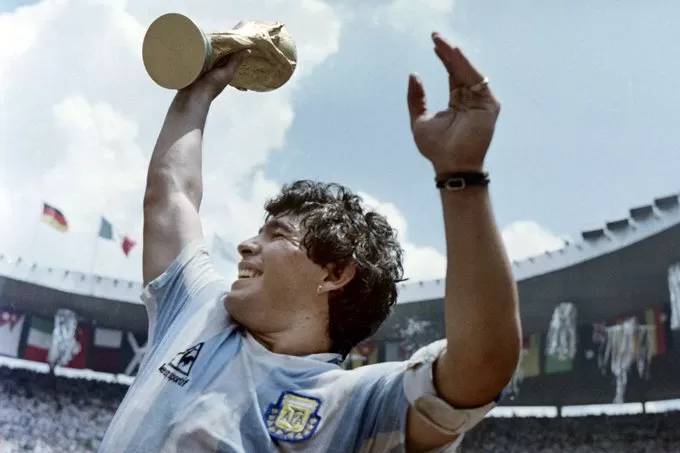 A las 22 encenderán las luces de los estadios para homenajear a Maradona