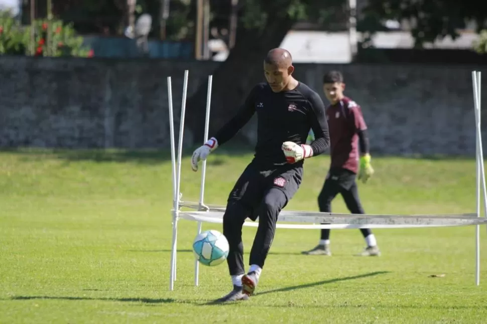 HOMBRES TRABAJANDO. San Martín se encuentra en la fase final de su preparación para enfrentar el domingo a Tigre. 