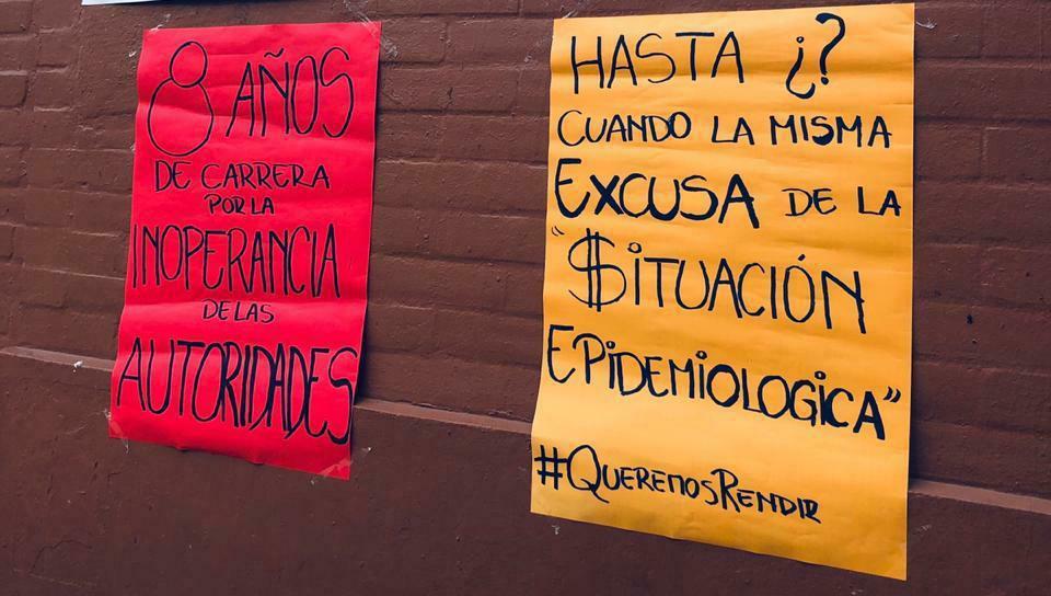 PROTESTA. Estudiantes de Medicina de la UNT reclaman el levantamiento de lo que entieden como trabas administrativas para rendir. El decano de la Facultad, Mateo Martínez, explicó que no se pueden evaluar prácticas que no se dictaron debido a la pandemia.