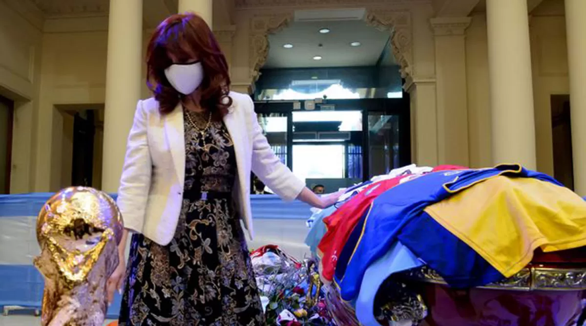 La vicepresidente Cristina Fernández de Kirchner asistió al funeral de Diego Maradona