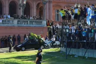 Amor y caos, un adiós a lo Maradona