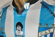 La camiseta del Decano llevará la imagen de Diego Maradona