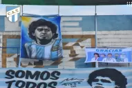 Las banderas de Maradona, en la previa del duelo entre Atlético y Arsenal