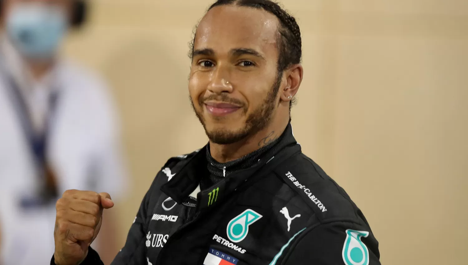 SÍNTOMAS LEVES. El inglés se encuentra en buen estado de salud y aislado junto a un contacto estrecho.