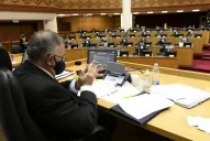 Por ley, familiares de médicos y de policías fallecidos por covid recibirán un subsidio transitorio