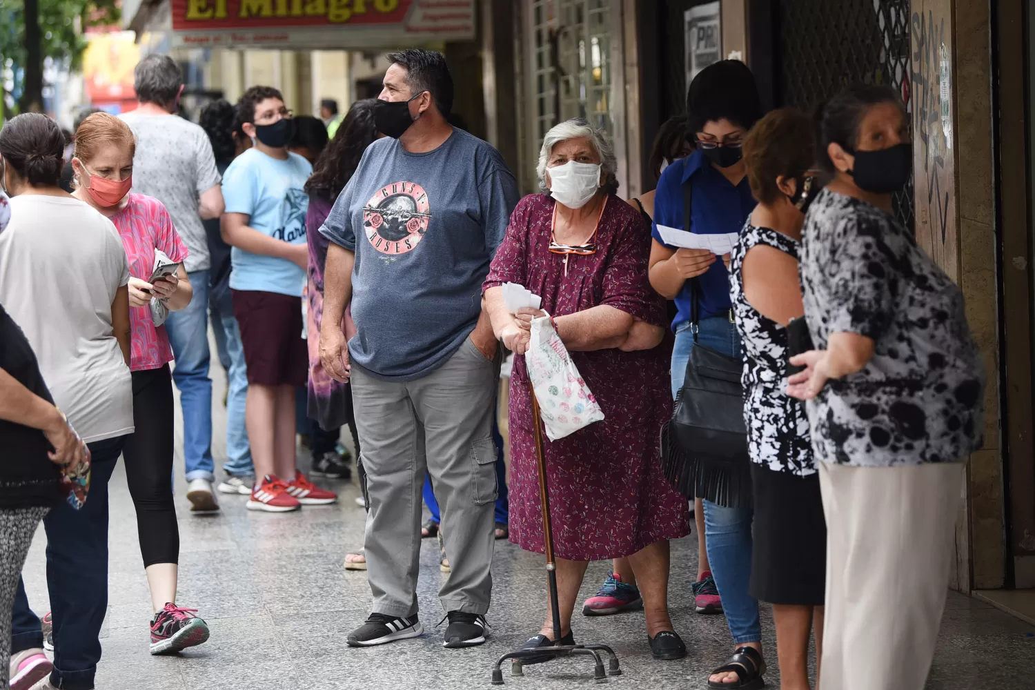 Hacer fila en tiempos de covid-19: nuestra paciencia a prueba