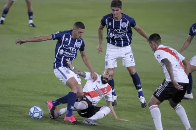 Con un equipo alternativo, River derrotó a Godoy Cruz