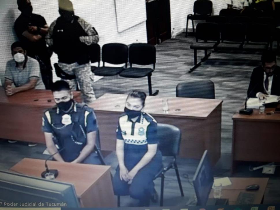 TESTIGOS. Los policías que asistieron a la víctima durante su declaración.