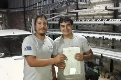 Un jefe le regaló un auto a su empleado solo para darle una mano