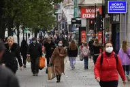 Inglaterra ordenó una cuarentena aún más estricta por el avance de la nueva cepa de covid-19