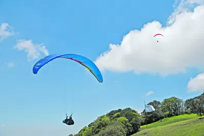 En imágenes: encuentro de parapentistas en el cerro San Javier
