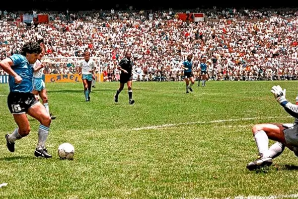 Proponen la impresión de billetes y sellos postales con la imagen de Maradona