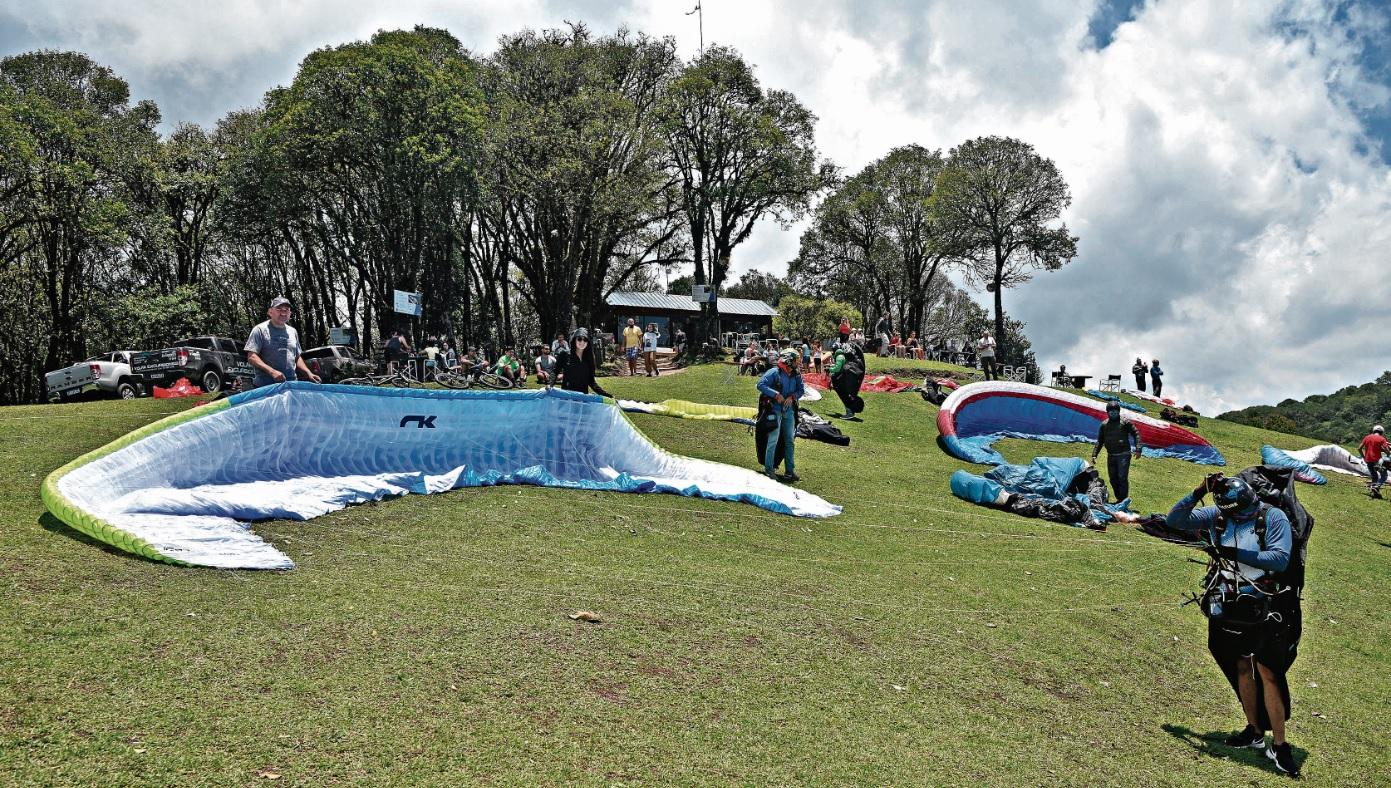 DE DISTINTAS PROVINCIAS. El encuentro celebrado ayer en Tucumán reunió a deportistas locales, del NOA y de Córdoba, que aprovecharon el levantamiento de las restricciones para viajar.