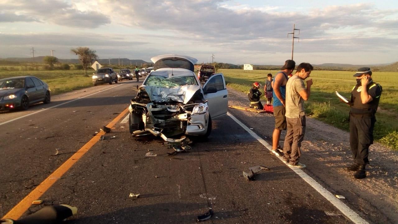 Seis heridos en un violento choque en Ticucho