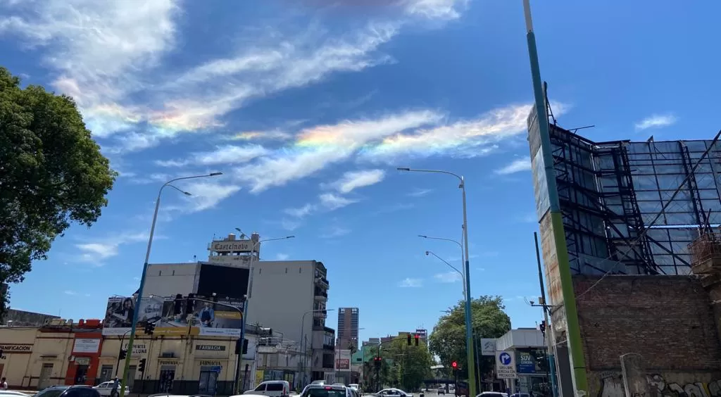 UNA BELLEZA. Así se mostraba el cielo tucumano antes del mediodía. 