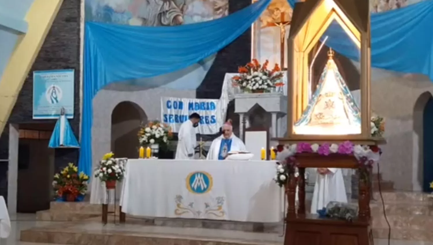 EN LULES. La primera misa fue a la medianoche, desde el santuario de La Reducción.