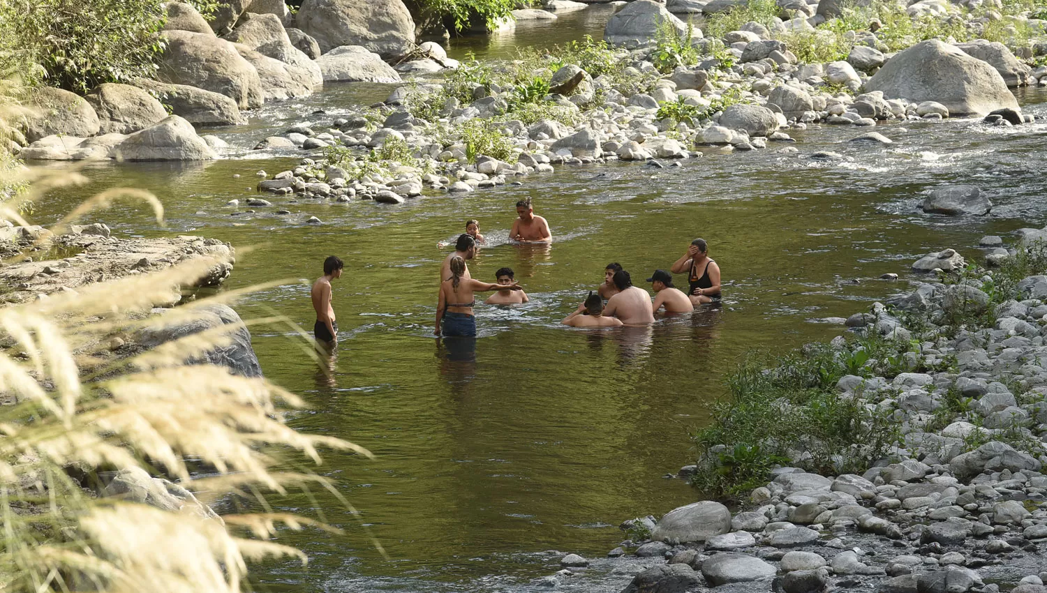 TURISMO LOCAL. Los tucumanos buscan refugios en los Valles, en San Javier y en El Cadillal.