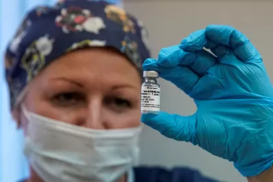 Cómo será el proceso para colocar la vacuna rusa contra el coronavirus en Tucumán