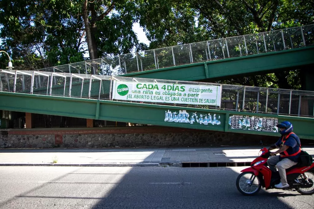 Pusieron pasacalles a favor de la legalización del aborto por toda la ciudad