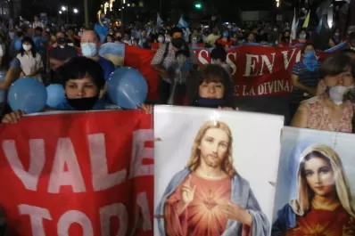 Un día antes del debate, tucumanos provida marcharon al Monumento del Bicentenario