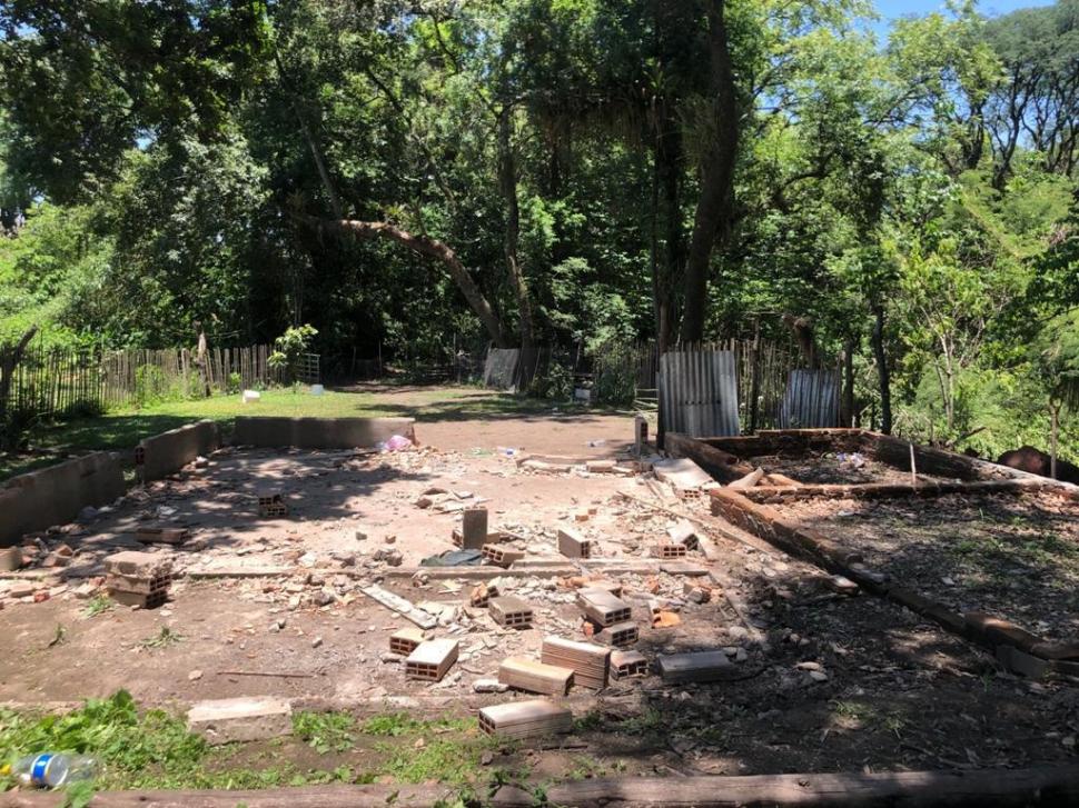 DESPUÉS. La casa fue desarmada y se demolió la pared de los cimientos.