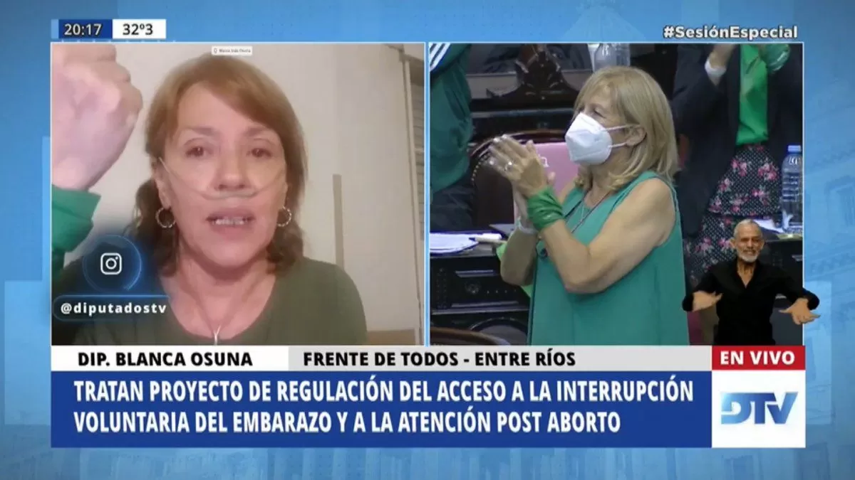 Diputada Osuna, aplaudida de pie en la sesión.