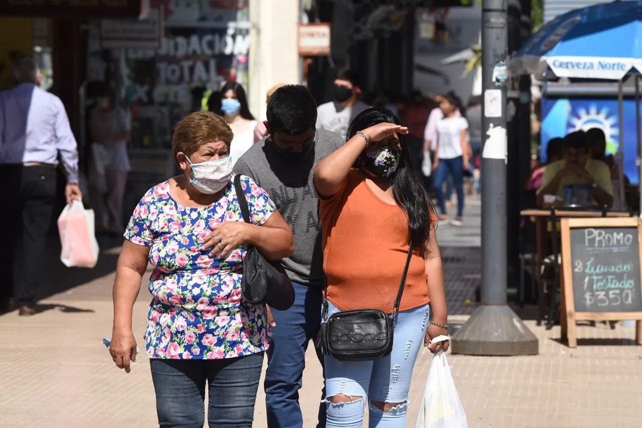 Un horno: el calor en Tucumán pone a prueba el barbijo 