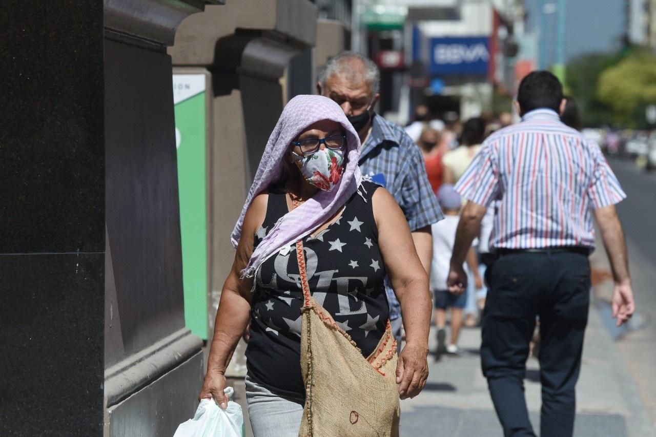 Un horno: el calor en Tucumán pone a prueba el barbijo 
