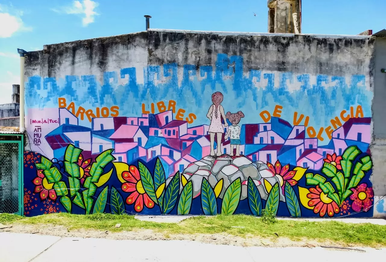 Pintan un mural para pedir justicia por Abigail Riquel y Abigail Luna