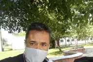 El director de la escuela de Alberdi dijo que quería proteger al alumno que llevó pollera a un acto