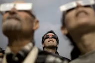 Cielo despejado y fuerte viento en Piedra del Águila, en la previa del eclipse de sol