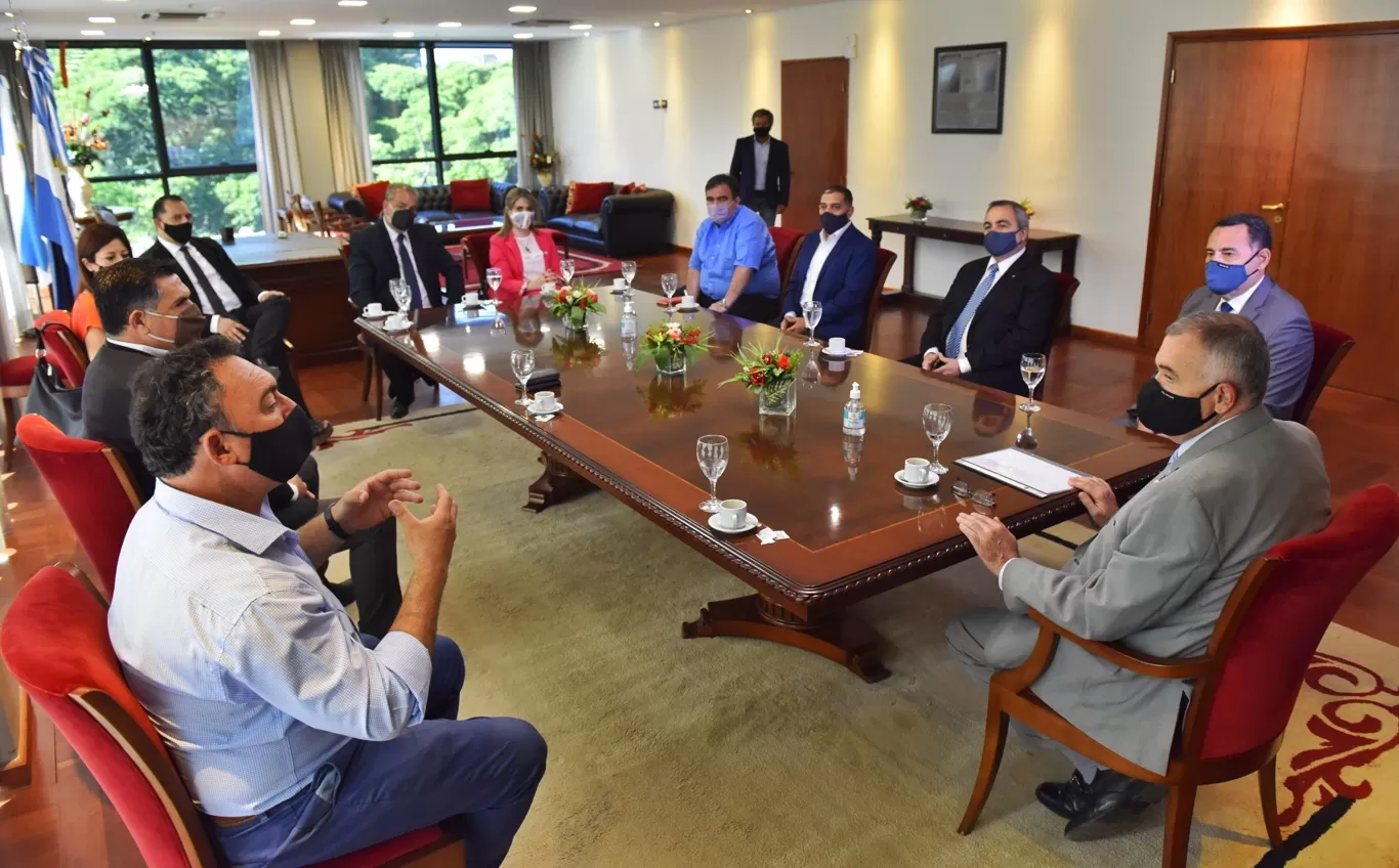 EN REUNIÓN. Jaldo encabezó el encuentro con las nuevas autoridades del Colegio de Abogados. Foto Prensa HLT