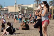 La Asociación Argentina de Medicina advierte que el coronavirus seguirá circulando en verano