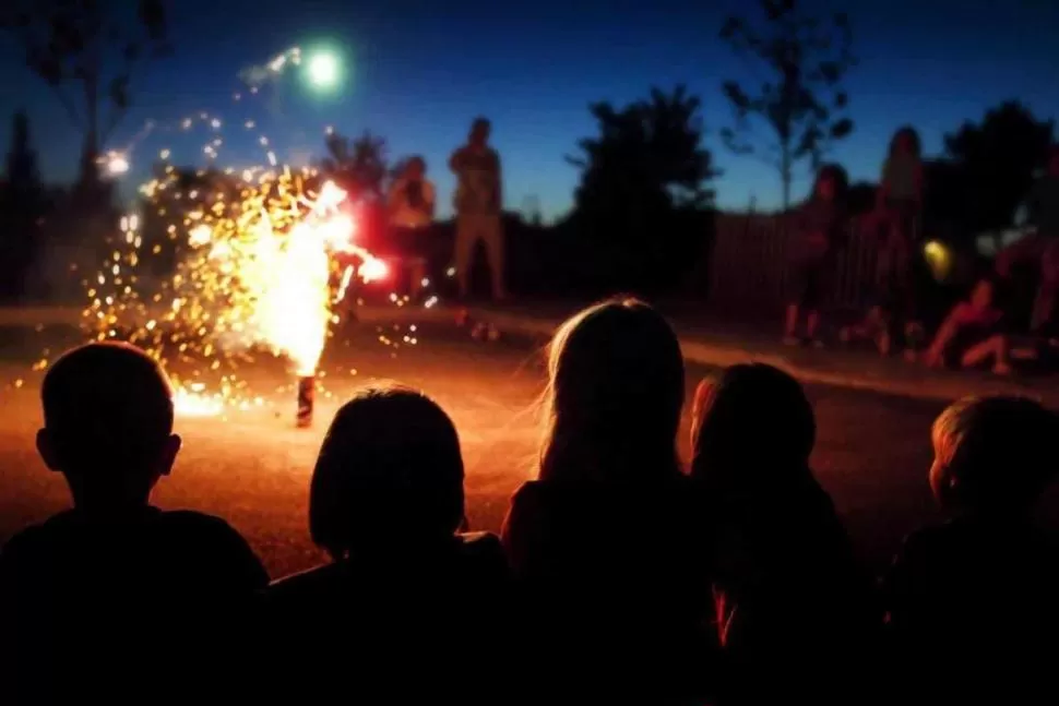 FESTEJAR CON CONCIENCIA. Más luces y menos ruído. FOTO ARCHIVO/LAGACETA.