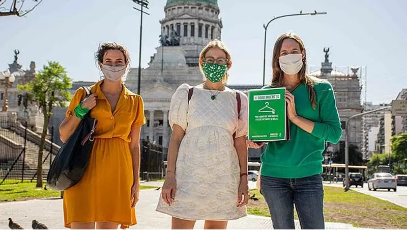 Amnistía Internacional entregó al Senado 250.000 firmas para pedir por el aborto legal