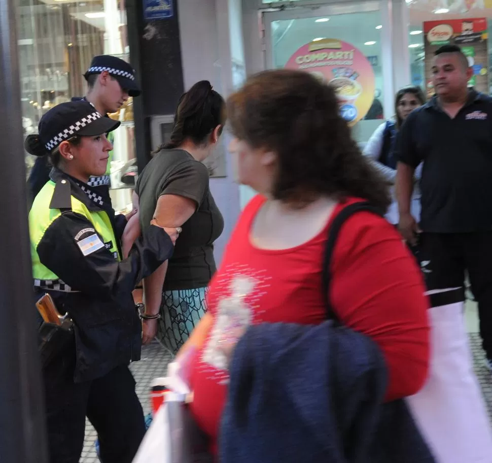 DELITOS MENORES. Mecheras y pungas actúan en el microcentro. 