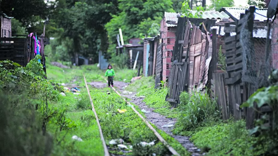 Más de 30.000 familias viven en asentamientos y sin agua de red en Tucumán