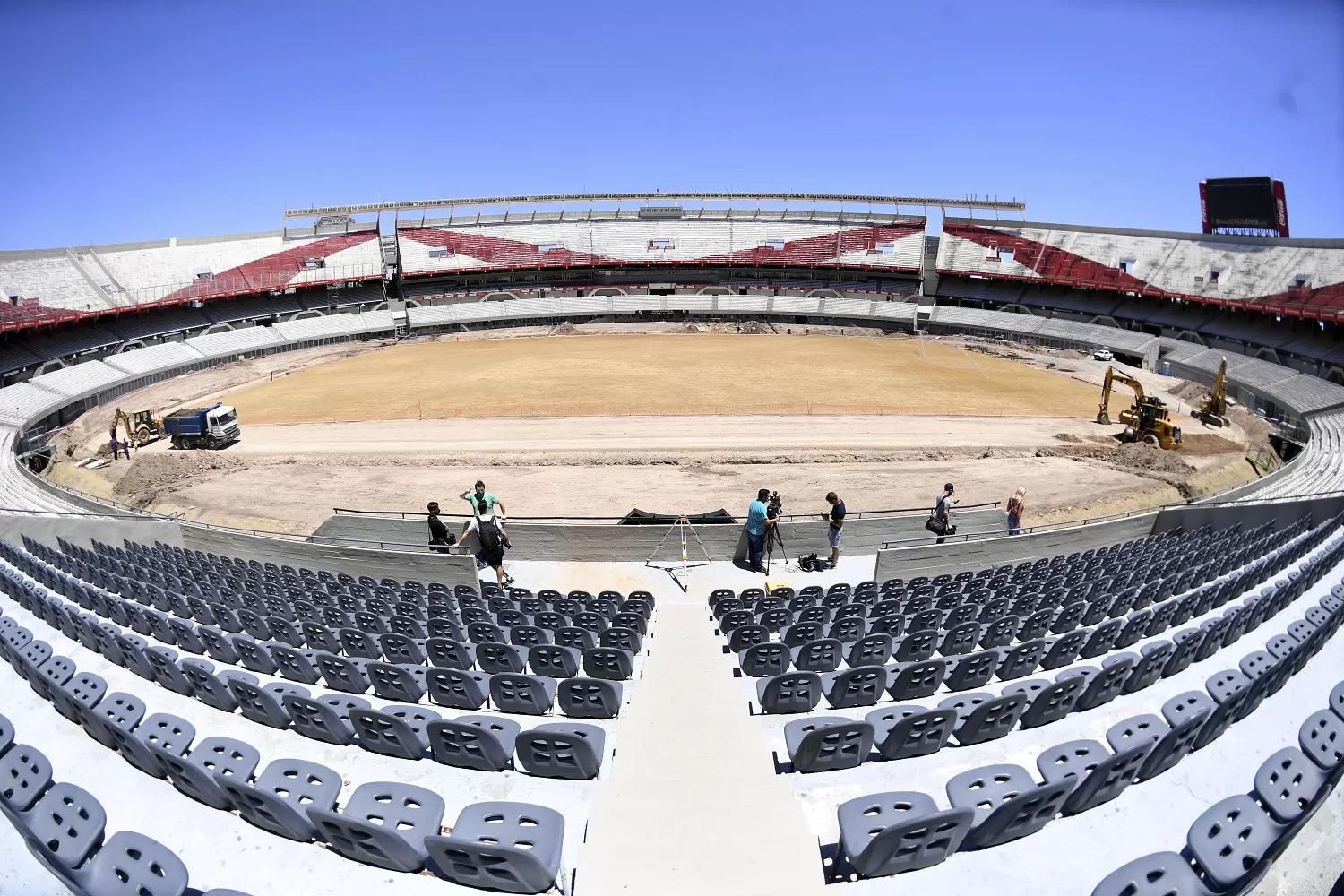 EN PLENO TRABAJO. Continúan las tareas que se realizan en el estadio del Millonario. TÉLAM 
