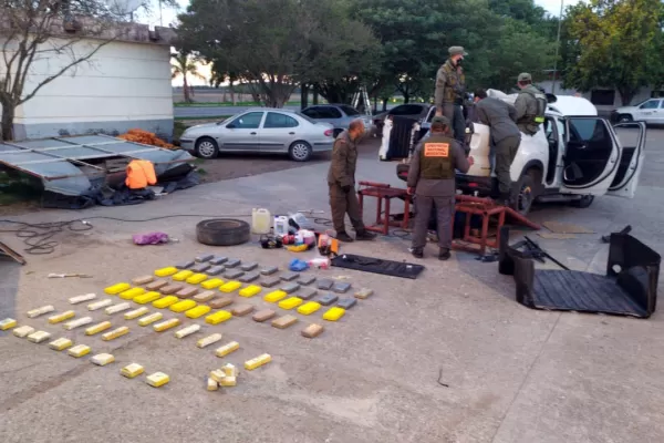 Una mujer venía de Salta a Tucumán con sus dos hijos: traía 62 kilos de cocaína