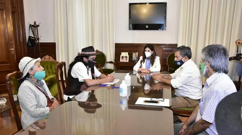 En el Ministerio de Gobierno y Justicia se llevó a cabo una reunión entre la Comunidad Indigena y el Consejo de Ancianos de Amaicha de Valle, y el gremio de ATE para coordinar proyectos a futuro que beneficiaría a todo el Valle Calchaquí. 