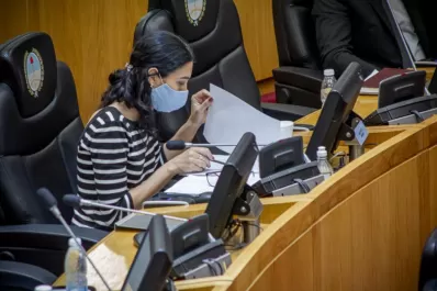 Contradicciones, marcha atrás y una ausencia en el bloque bussista