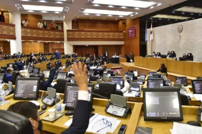 Manzur tendrá que pedir autorización para tomar crédito