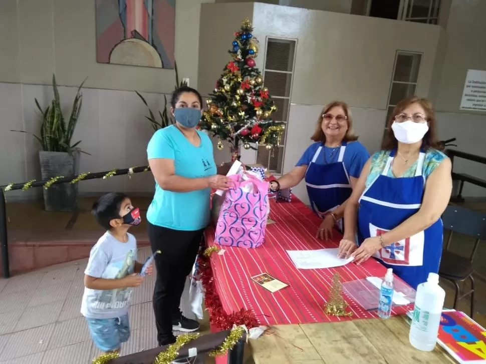 CAJAS NAVIDEÑAS. Se distribuirán entre cientos de familias. 