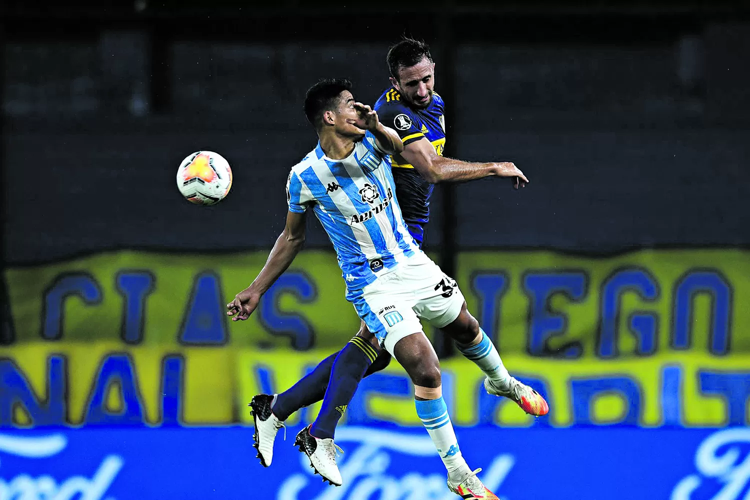 ÚLTIMO CRUCE. Boca eliminó a Racing de la Libertadores en diciembre.